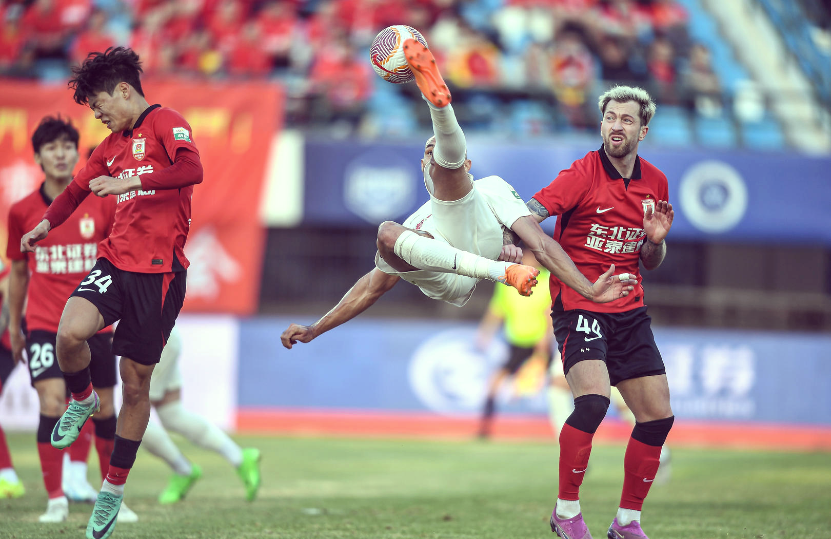 包含清晨体能课后,成都蓉城篮板制胜备战欧篮联,信心回归,更衣室氛围转暖的词条 包含清晨体能课后,成都蓉城篮板制胜备战欧篮联,信心回归,更衣室氛围转暖的词条